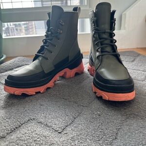 Sorel x Free People - Stylish Green and Black Boots with Coral Soles